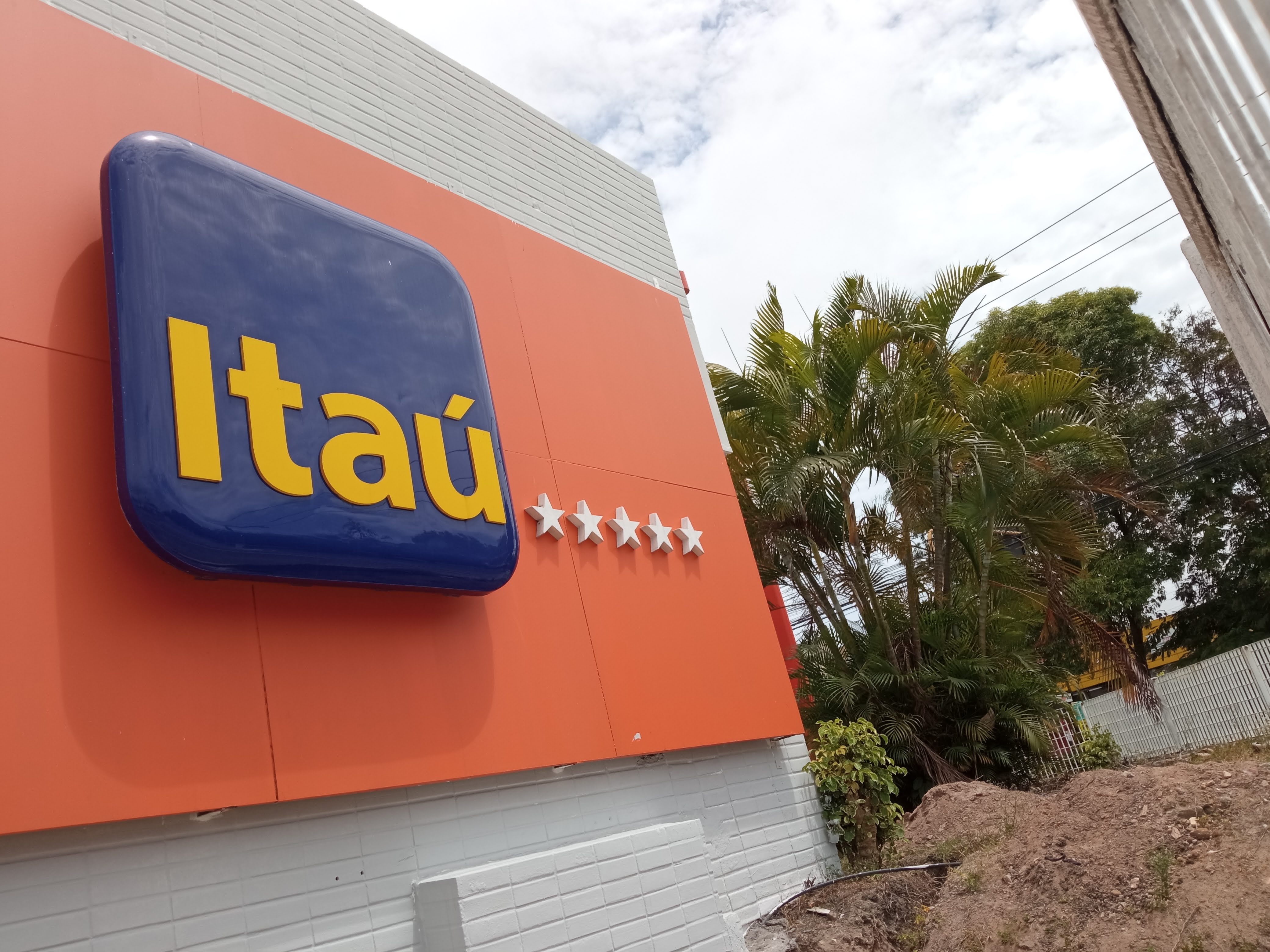 Fachada Itaú